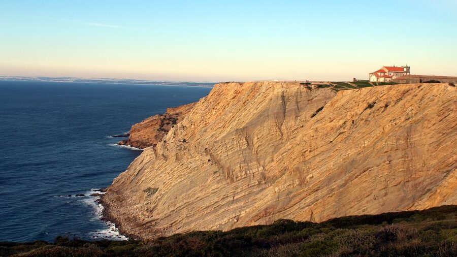 From Lisbon or Sesimbra: 4x4 Tour to Cape Espichel - Dinosaur footprints at Cabo Espichel: what to look for