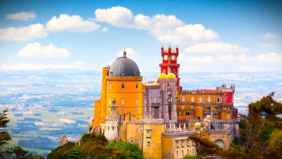 From Lisbon: Pena Palace, Regaleira, Sintra & Cascais Tour - Quinta da Regaleira and Sintra Old Town: free time with a good plan