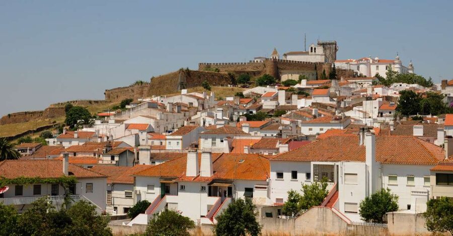 From Lisbon: Private Customized Small-Group Tour to Evora - Giraldo Square: the iconic plaza moment