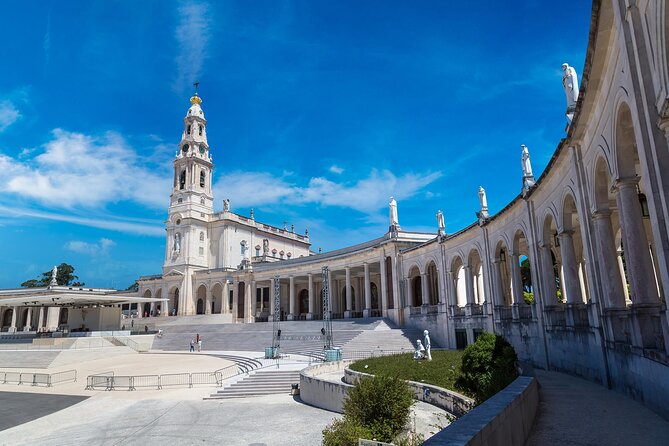 From Lisbon: Shared Tour to Fátima, Batalha, Óbidos, Nazaré - Fátima in about an hour: what you should aim to see