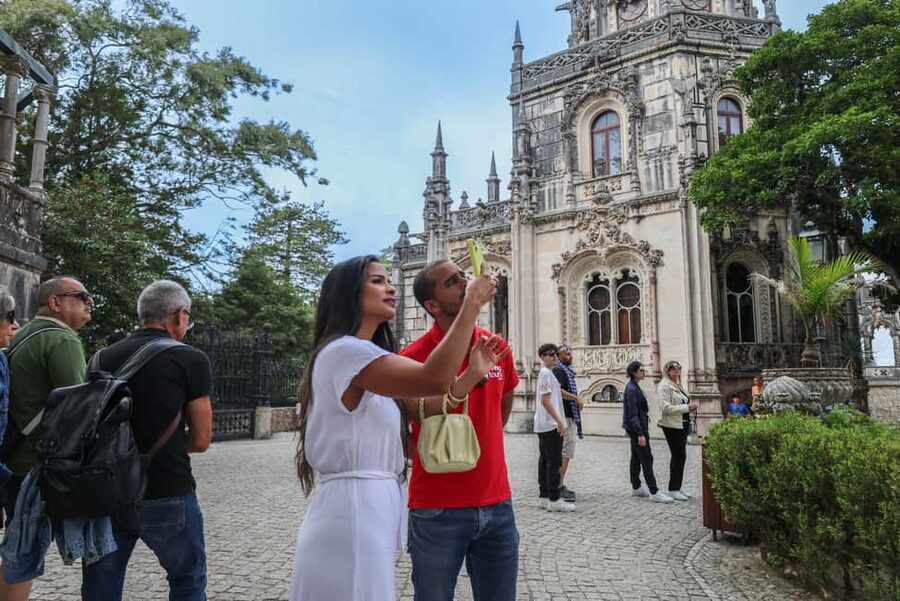 From Lisbon: Sintra and Quinta da Regaleira Tour - Getting Started in Lisbon: Living Tours meeting point and comfortable minivan time