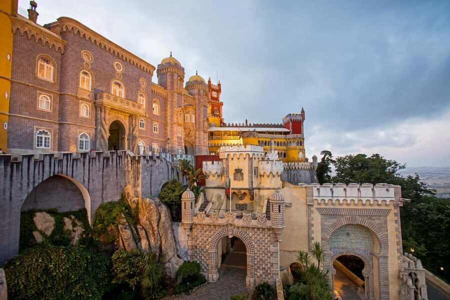 From Lisbon: Sintra Cascais Guided Tour with a Local Expert - Food breaks: pastries and liqueurs without budget surprises