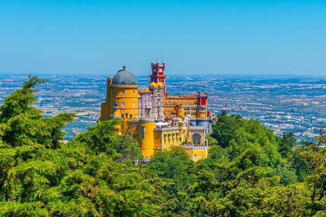 From Lisbon: Sintra, Pena Palace & Wine Tasting Small-Group Tour - Cascais: relaxed seaside strolling after the busy sightseeing