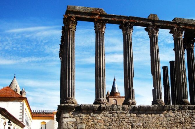 From Lisbon to Alentejo: Évora and Megaliths Full-Day Tour - Praca do Giraldo: where you reset, eat, and people-watch