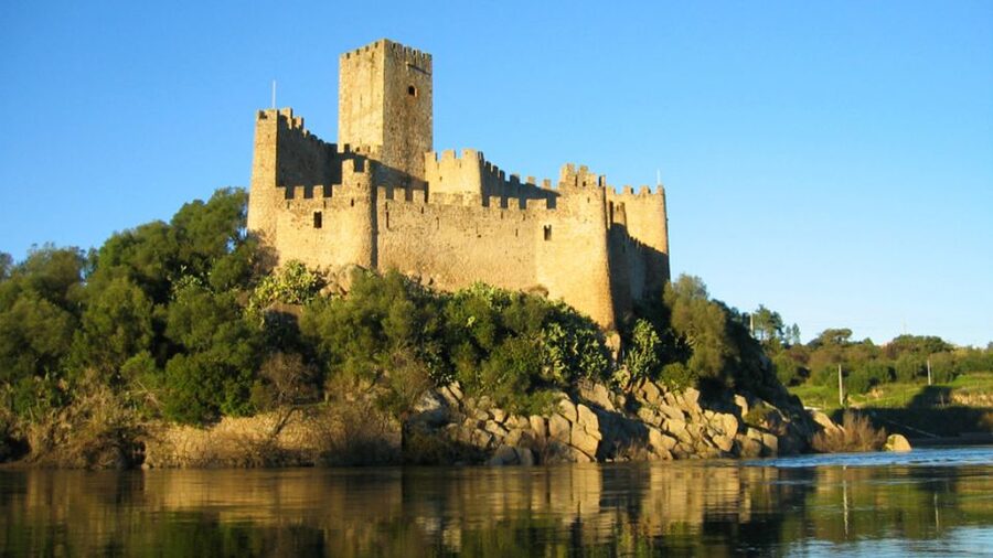 From Lisbon: Tomar, Christ Convent & Almourol Castle Tour - Santa Maria dos Olivais: where Templar Masters are remembered