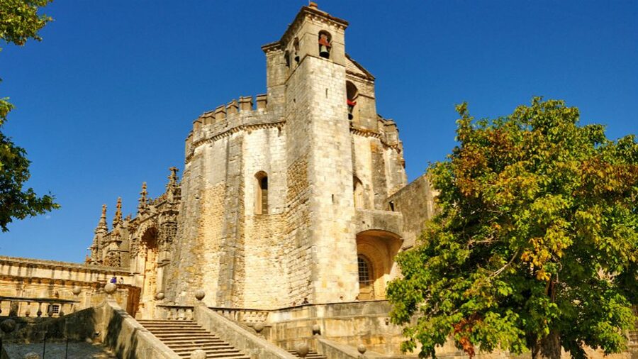 From Lisbon: Tomar, Christ Convent & Almourol Castle Tour - Practical tips, footwear, and lunch planning