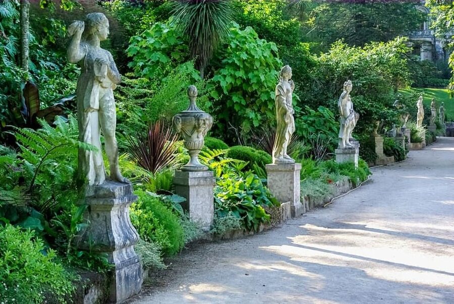 From/To Lisbon: Sintra Hop-on Hop-off Tickets + Audio Guide - Hop-on hop-off buses in Sintra, and how to use them smartly