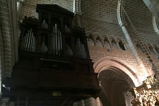 Full Day Private Tour in Évora and Arraiolos - São Francisco Church: Gothic-Manueline Art With Portuguese Power