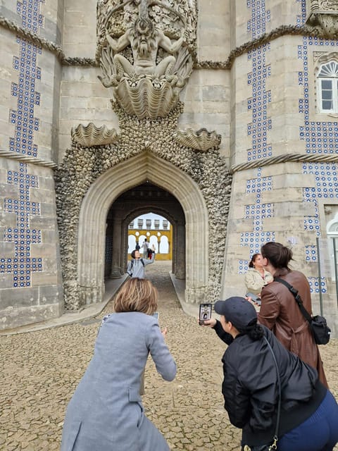 Full Day tour in Sintra with Pick-up in Lisboa - Lunch in a local restaurant, plus snack stops that actually help