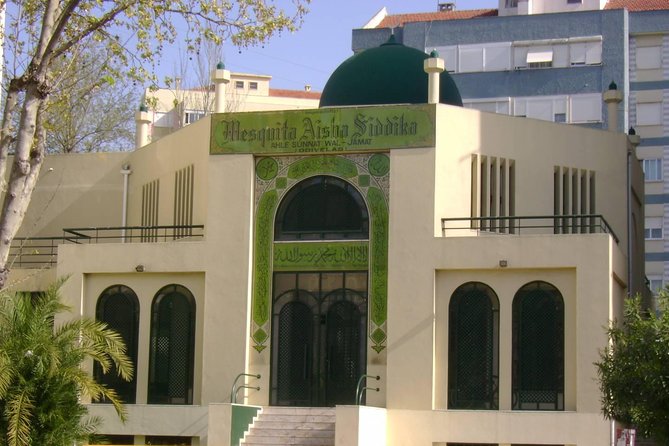 Halal Lisbon Private Tour With Muslim-friendly Lunch - Price and value: why $349.07 can make sense