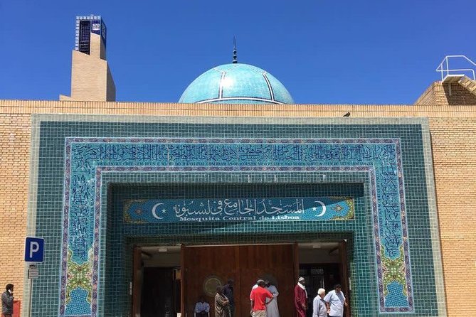 Halal Lisbon Private Tour With Muslim-friendly Lunch - Mesquita Central de Lisboa: architecture, community services, and why 1970s politics mattered