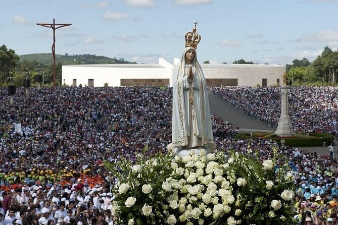Half Day Santuario Fatima and Village of the Pastorzinhos small group - Half-day timing from Lisbon: why your morning starts so early