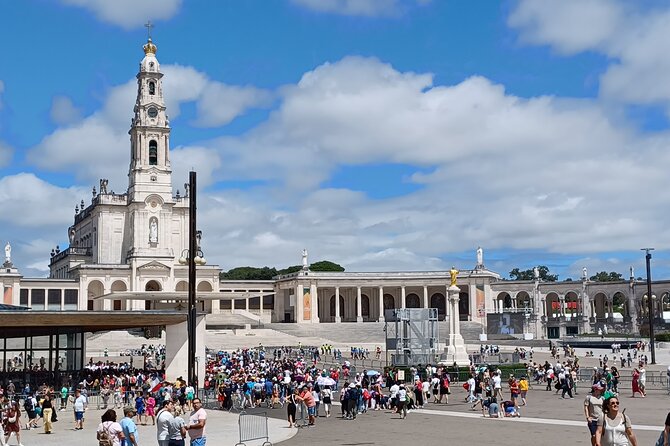 Half Day Santuario Fatima and Village of the Pastorzinhos small group - Two basilicas with very different feels: Holy Trinity and the Rosary Basilica