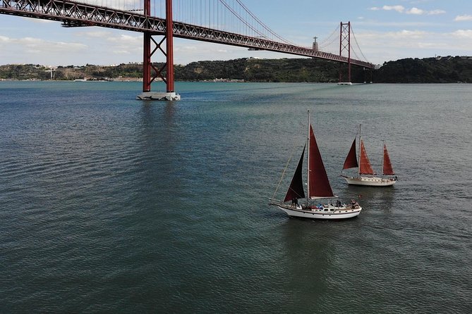 Hen Party in Lisbon on a vintage Sailboat - Who runs the show, and why coordination matters
