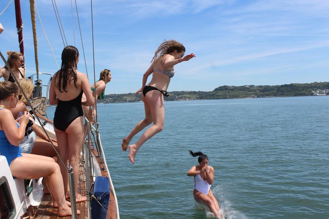 Hen Party in Lisbon on a vintage Sailboat - Getting to Belém Dock at 3:30 PM without stress
