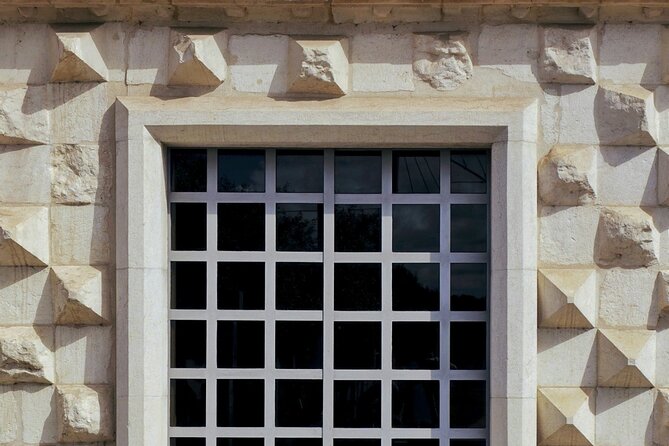 Historical Walking Tour of Lisbon - A great Lisbon intro route from Rossio to Santa Justa