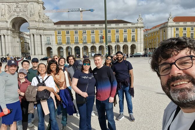 Historical Walking Tour of Lisbon - Stop 5: Largo do Carmo and Convento do Carmo’s survival