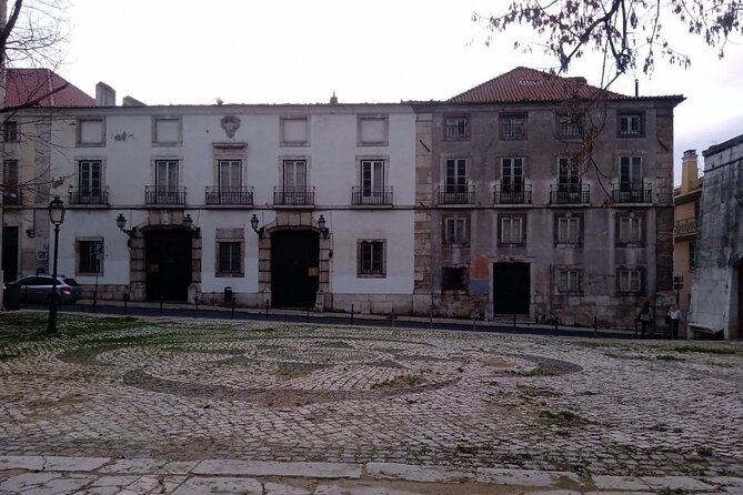 History-mistery of Lisbon (secrets societies and black arts) - Stop 3: Chafariz da Rua do Século, where a fountain points to power