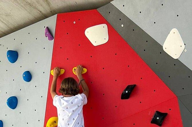 Introduction to Climbing in Pilar 7 Lisbon - Escala25 setup: your guided hour plus day access