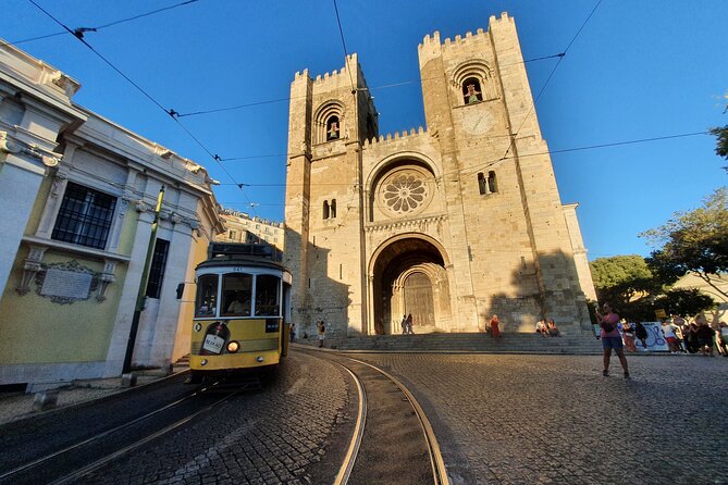 Lisboa: Old Town, New Town & Belem Private Full Day Tour - Largo do Carmo and Santa Justa: the Baixa power center