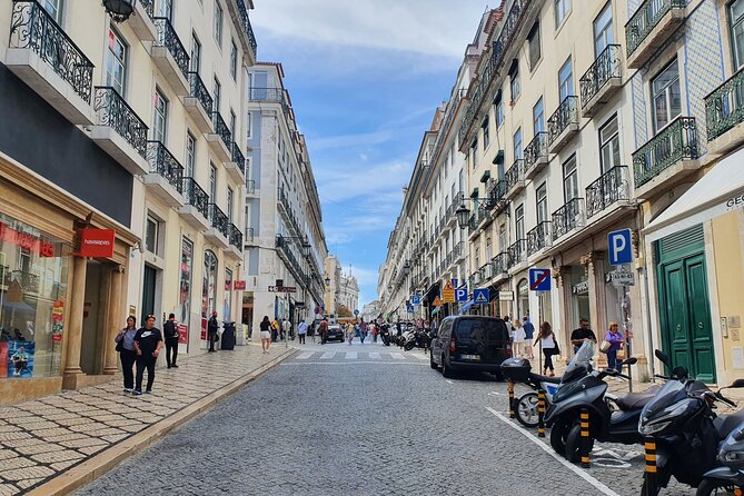 Lisboa: Old Town, New Town & Belem Private Full Day Tour - Commerce Square, cathedral area, and finishing in Alfama