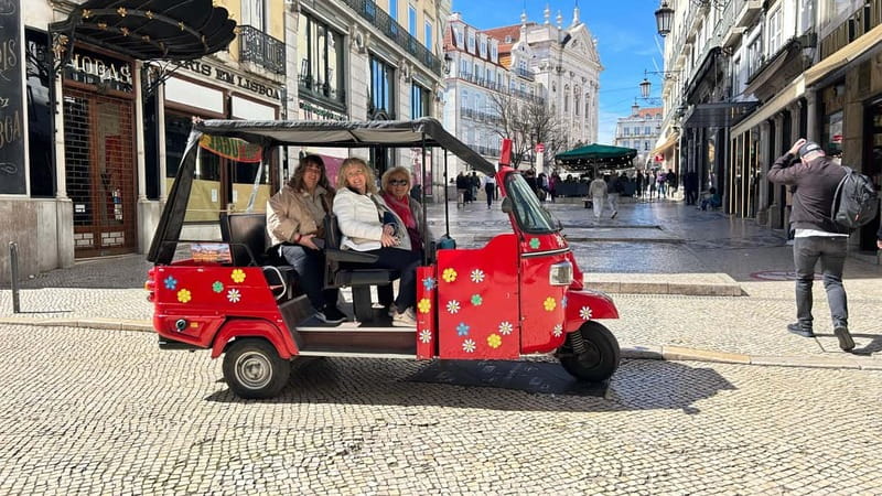 Lisboa: Tuk Tuk ride in Alfama & pick-up you at the hotel. - Cathedral, Pantheon, and the Castle area: seeing the big icons in one loop