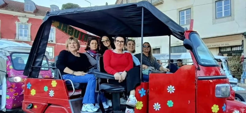 Lisboa: Tuk Tuk ride in Alfama & pick-up you at the hotel. - Pastry and liquor stops that feel tied to the route