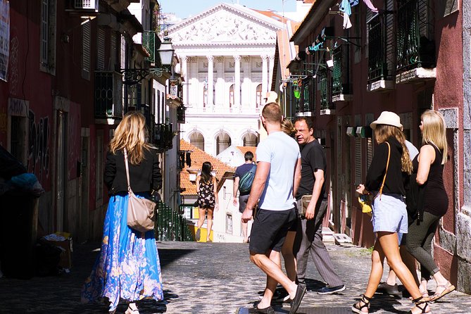 #LisboaLove Walk - Stop 4: Chiado for 15 minutes where literature and city life meet