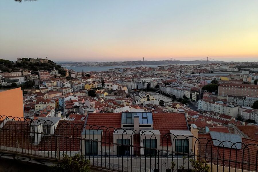 Lisbon: 1,5 Hours Historical Tuk Tour for Two Persons. - Alfama streets and Sé Cathedral area: where the city feels real