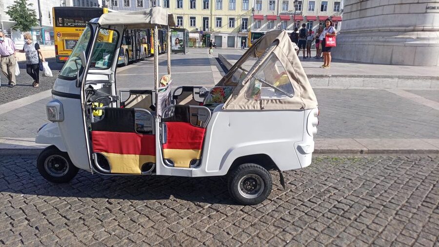 Lisbon: 1,5 Hours Historical Tuk Tour for Two Persons. - Hidden viewpoints: short detours that pay off