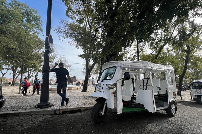 Lisbon 1h30 Tuk-Tuk Tour: The best way to visit the city - Two miradouros, two chances to see Lisbon from above