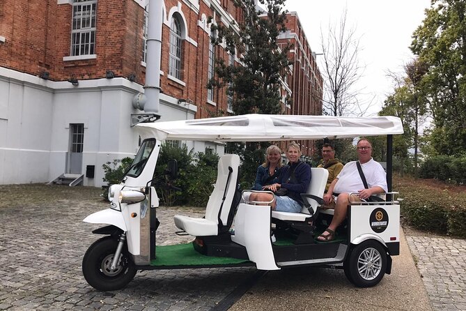 Lisbon 1h30 Tuk-Tuk Tour: The best way to visit the city - Getting oriented fast, from Restoradores to Rossio