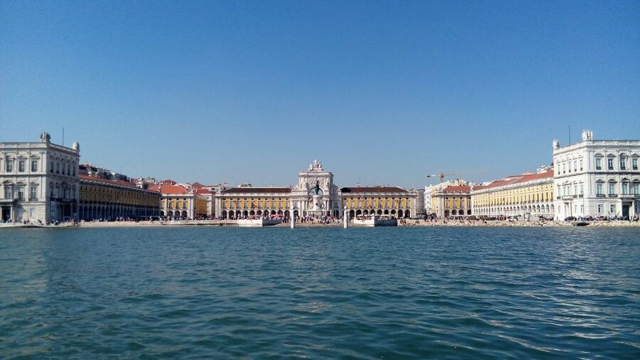 Lisbon: 2-Hour Sailing Yacht Cruise & Guided Tour w/2 drinks - Belem Tower and the Ponte 25 de Abril: the view gets cinematic fast
