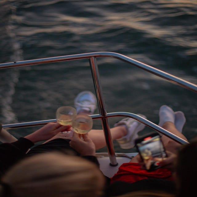 Lisbon 2 Hours Sailing Day Tour and Cruise With Drinks - Meeting at Zarco Café and Getting Onboard Without Stress