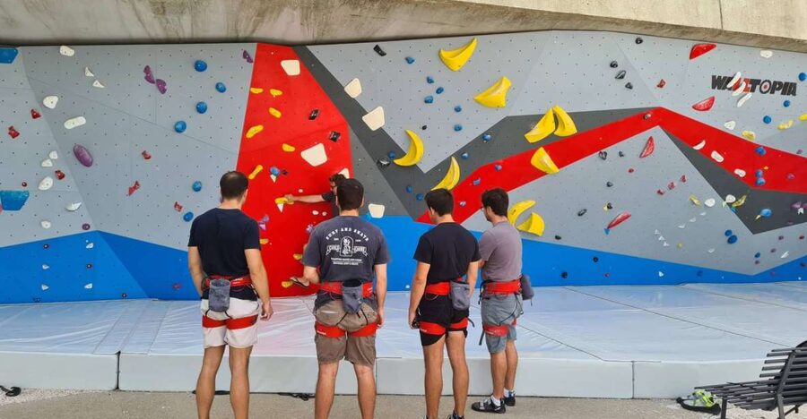 Lisbon: 25 de Abril Bridge Guided Climbing Experience - How to choose between the newcomer and middle-level courses