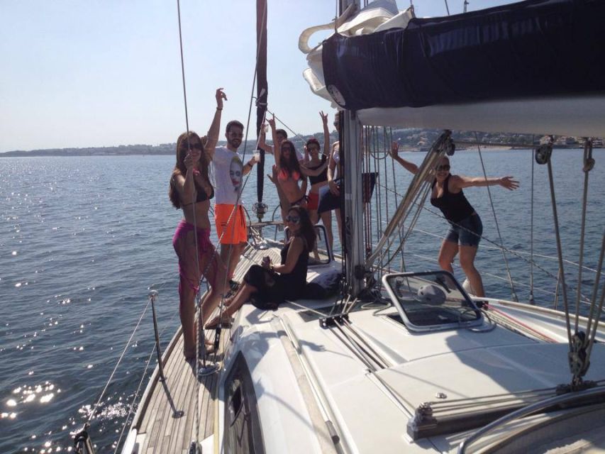 Lisbon 2H Private Tour by SAILBOAT / SAIL or POWER CATAMARAN - Key highlights to look forward to