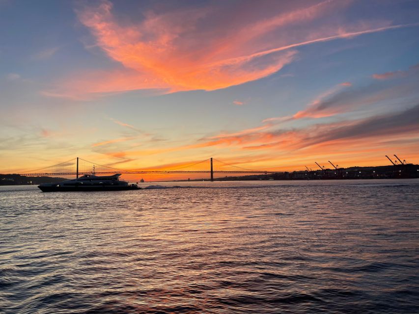 Lisbon: 2H Sunset Boat Cruise Tour with Drinks - Stop-by-Stop Views: What Each Landmark Means From the Water
