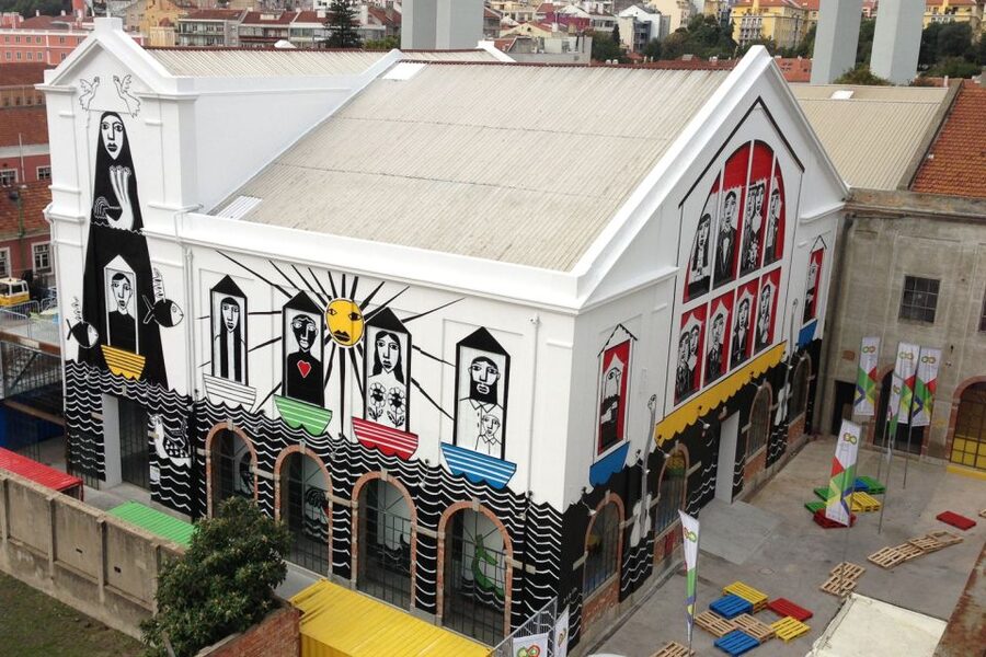 Lisbon: 3-Hour Street Art Tuk Tuk Tour - Guides, pacing, and adapting to your interests