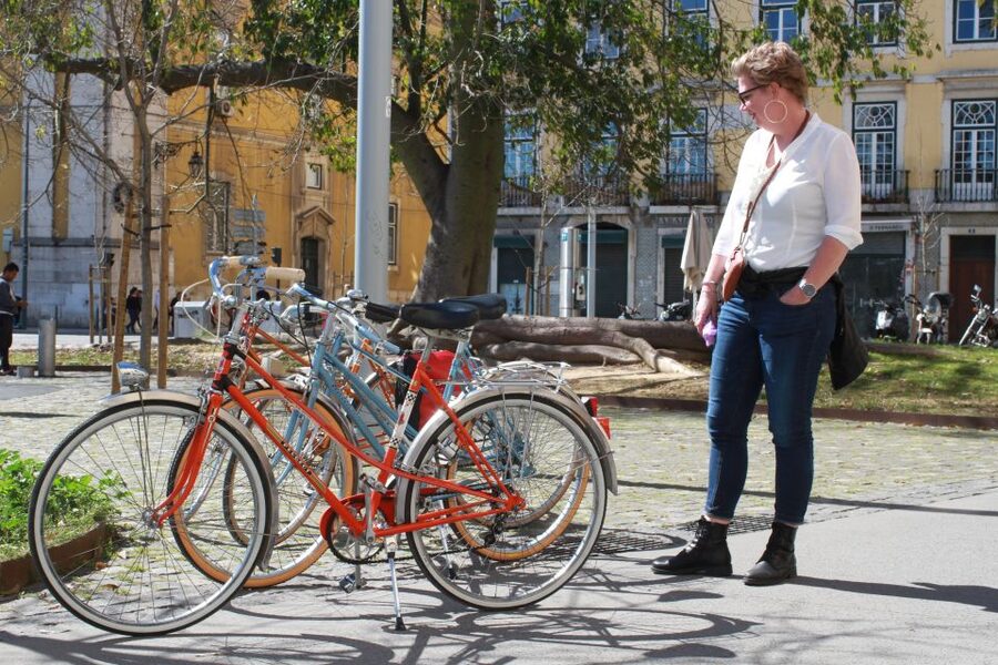Lisbon: 3-Hour Vintage Bike Tour - Jerónimos Monastery: how a guide turns a landmark into a story
