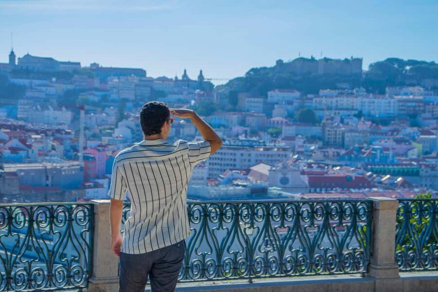 Lisbon: 3h tour in German to all viewpoints with local guide - Alfama starts you with the postcards, then takes you beyond them