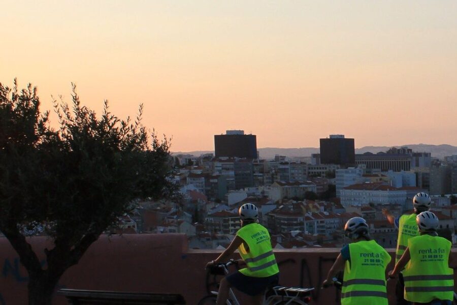 Lisbon: 7 Hills Half-Day Electric Bike Tour - Campos Mártires da Pátria and Jardim do Torel: A Breather Between Big Climb Moments
