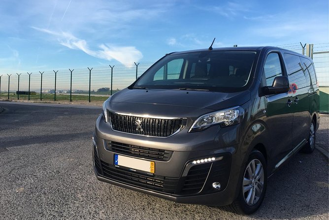 Lisbon Airport Group Transfer to Cascais or Estoril (Van Service) - Arriving at LIS: how the Arrivals Hall pickup works