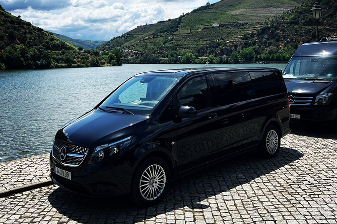 Lisbon Airport Private Transfer - Flight Tracking and the 1 Hour Free Wait After Landing