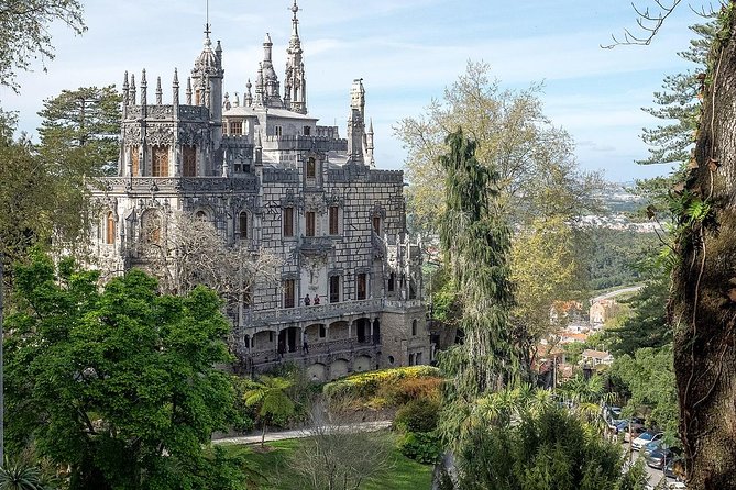 Lisbon Airport Transfer to Sintra or Cascais - Door-to-door pickup and drop-off, what that includes