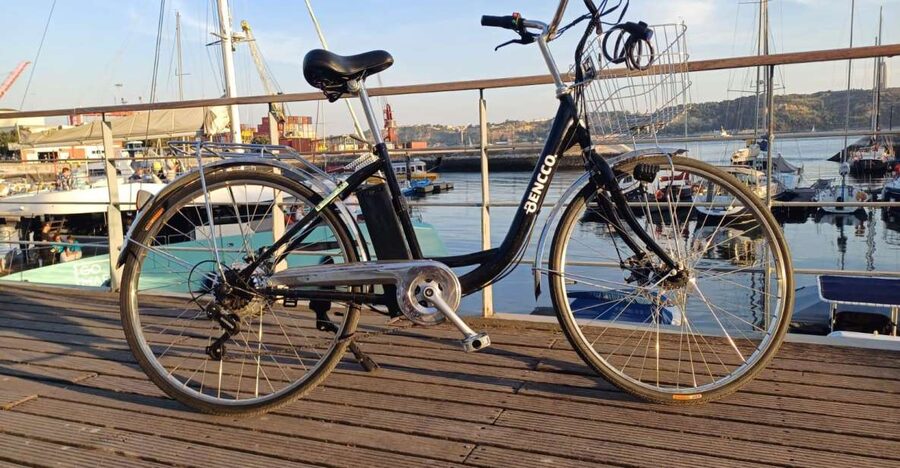 Lisbon - Ajuda: Bike Rental - What you get included: electric bike and padlock