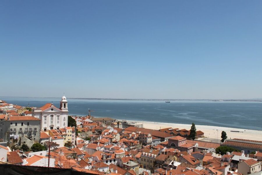 Lisbon: Alfama and São Jorge Castle Quarters Walking Tour - Who this Alfama and São Jorge walk suits best