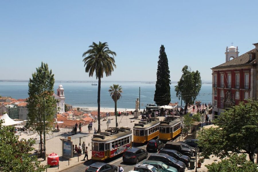 Lisbon: Alfama and São Jorge Castle Quarters Walking Tour - Jewish Quarter traces, secret stairways, and hidden squares