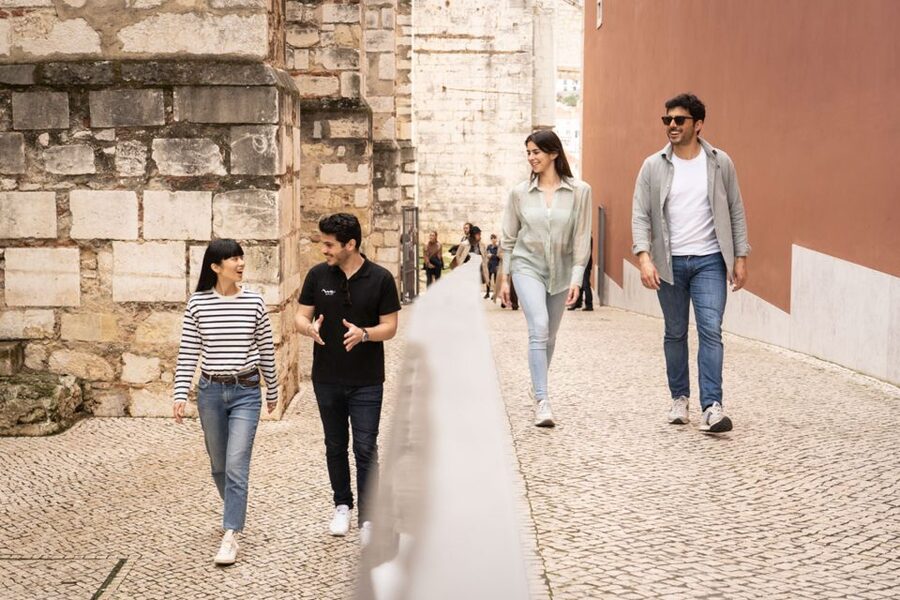 Lisbon: Alfama Charms, Tapas, Wine and Sunset Boat Cruise - Who this tour suits best