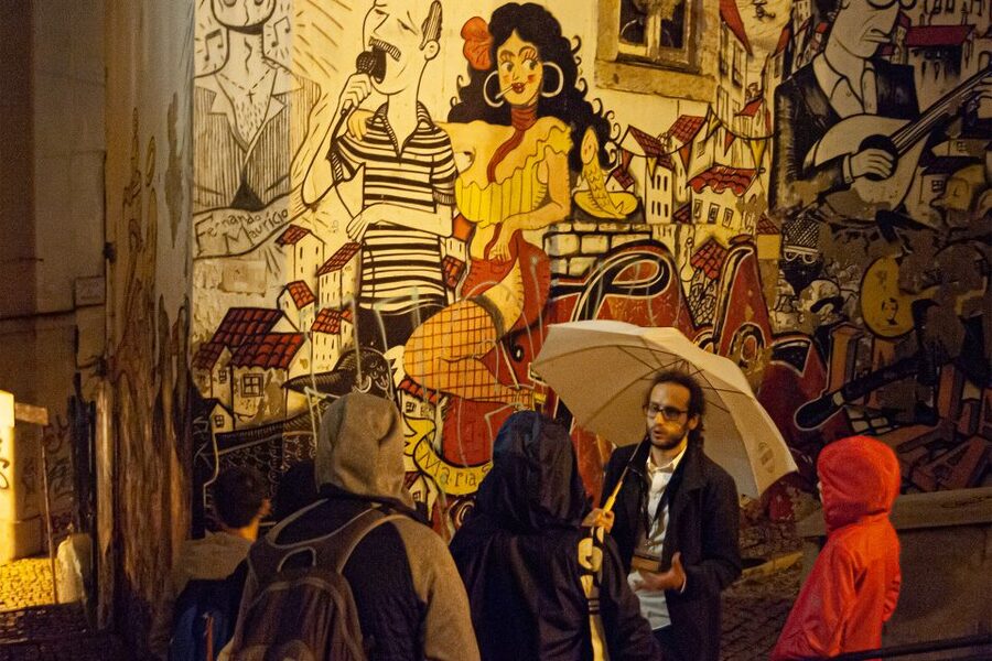 Lisbon: Alfama Tour and Live Fado with Traditional Dinner - Inside the Fado House: What to Listen For (and How to Enjoy It)