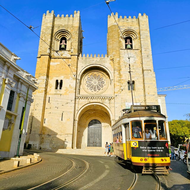 Lisbon: Alfama tour by tuktuk private, up to 90 min - Where the tour starts at Time Out Market Lisboa